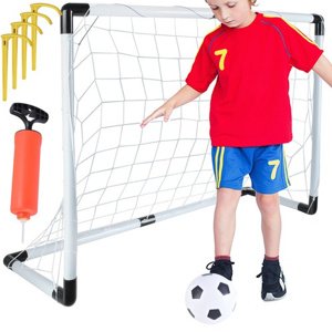 Futbalová bránka s loptou a pumpou